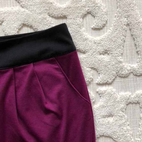 Forever 21 | Zip-Front Plum Skirt with Pockets - Picture 3 of 4